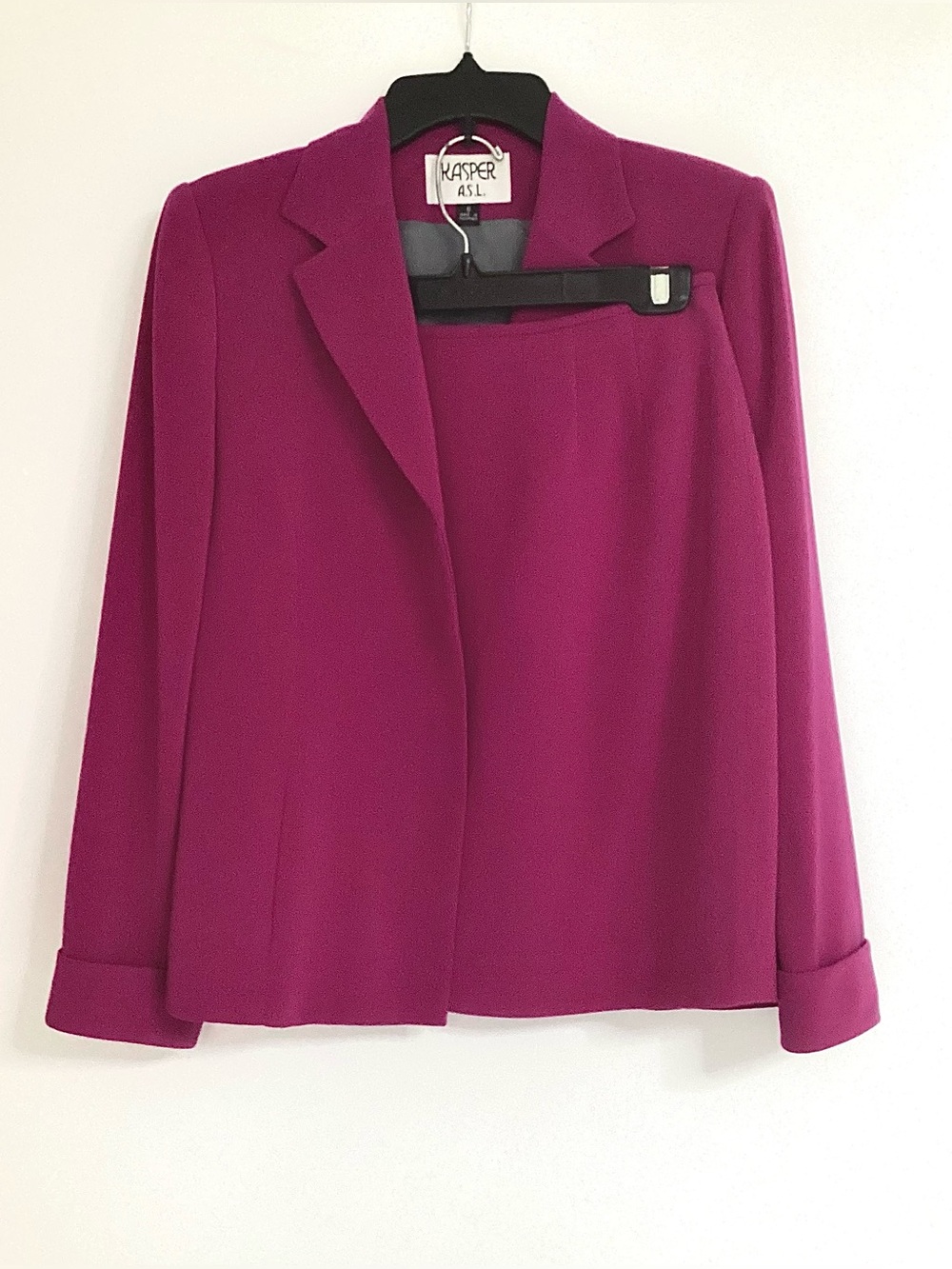 Women's Fuchsia pink shirt suit by
KASPER A.S.L Blazer has side pockets - Picture 2 of 4